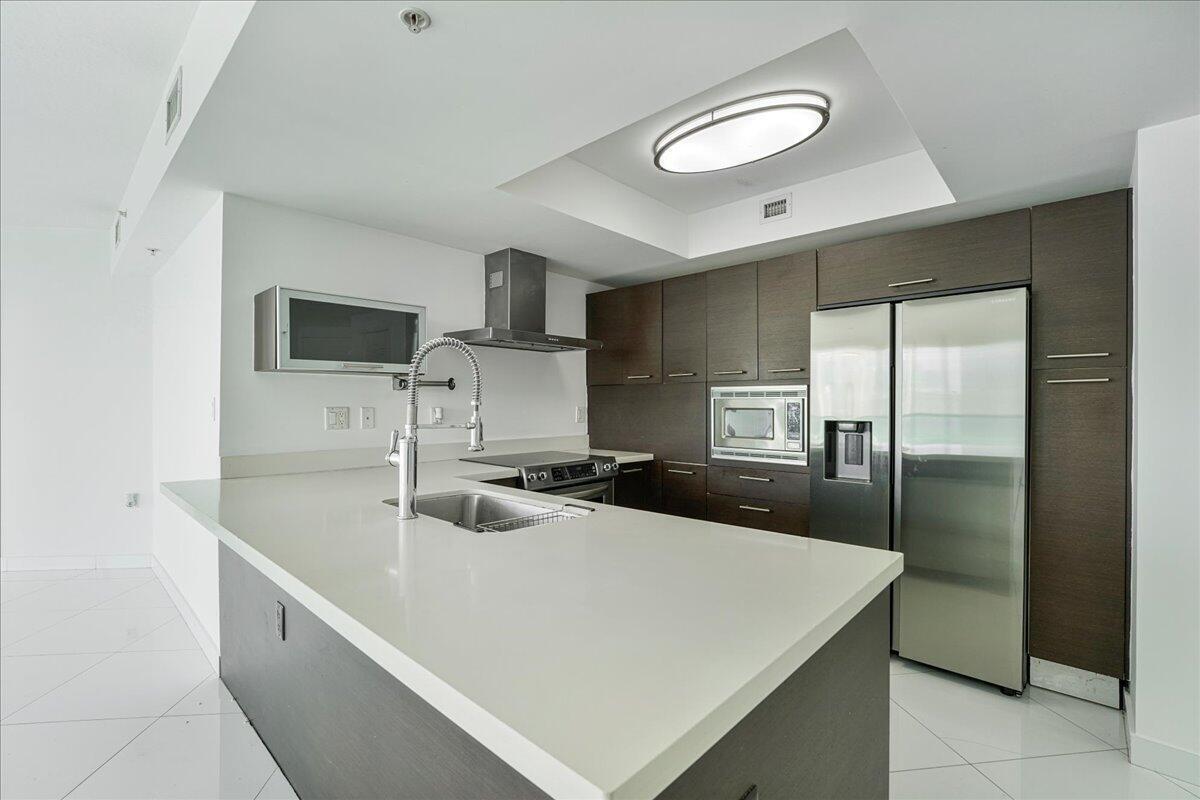 200 SUNNY ISLES Boulevard # 1701 View 3