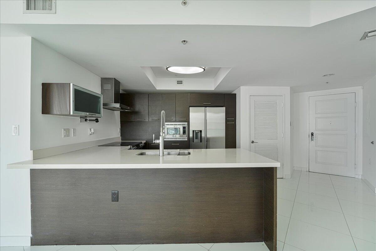 200 SUNNY ISLES Boulevard # 1701 View 4