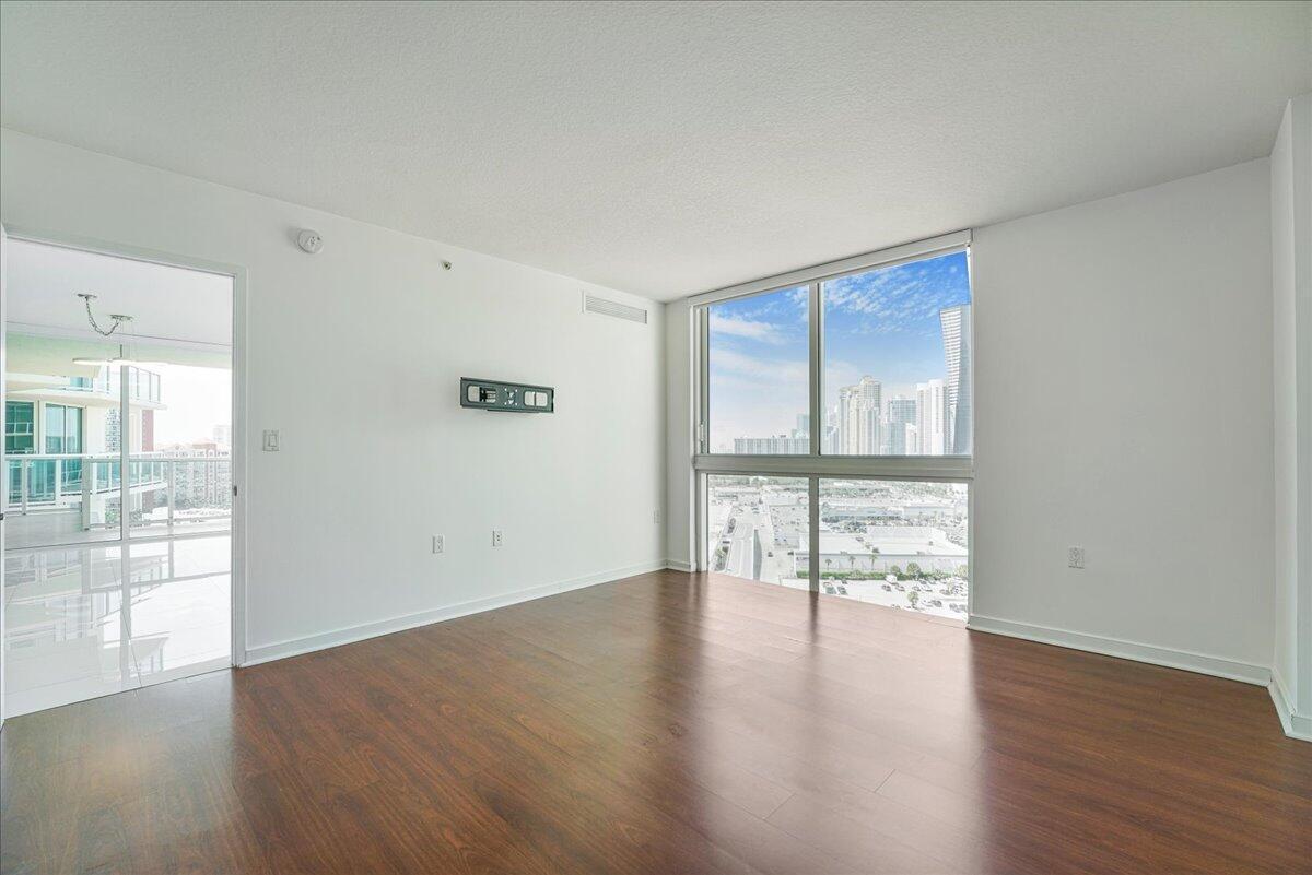 200 SUNNY ISLES Boulevard # 1701 View 12