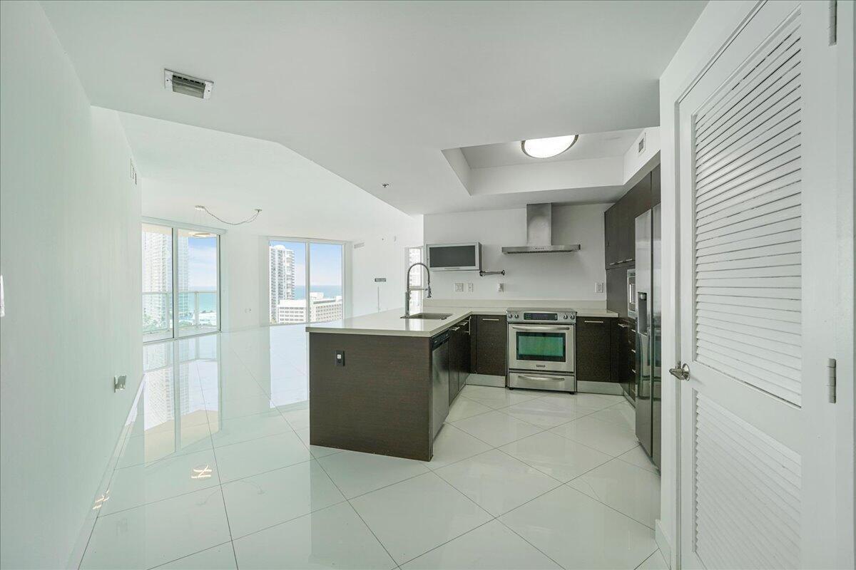 200 SUNNY ISLES Boulevard # 1701 View 5