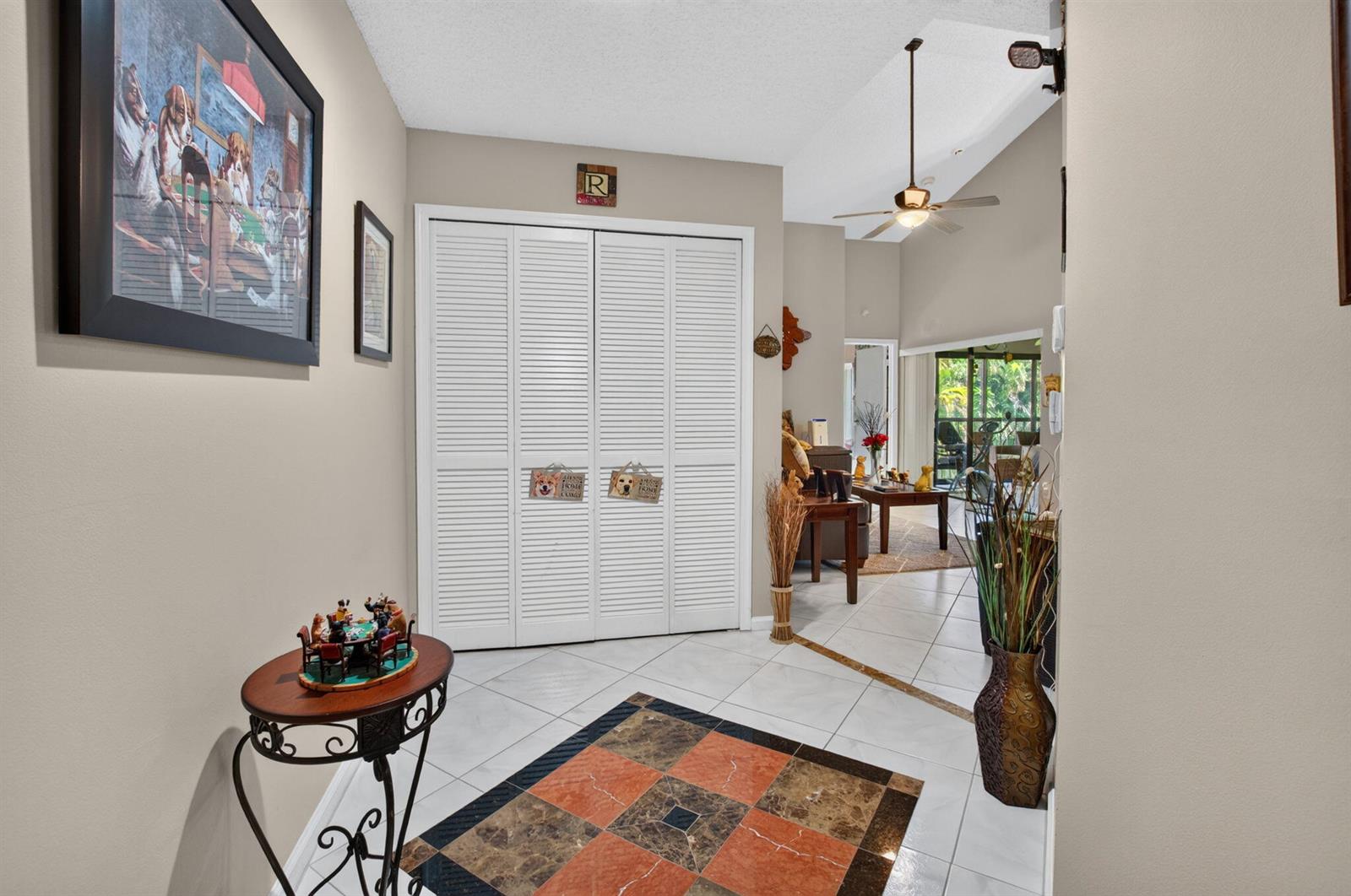 Entry Way w Closet
