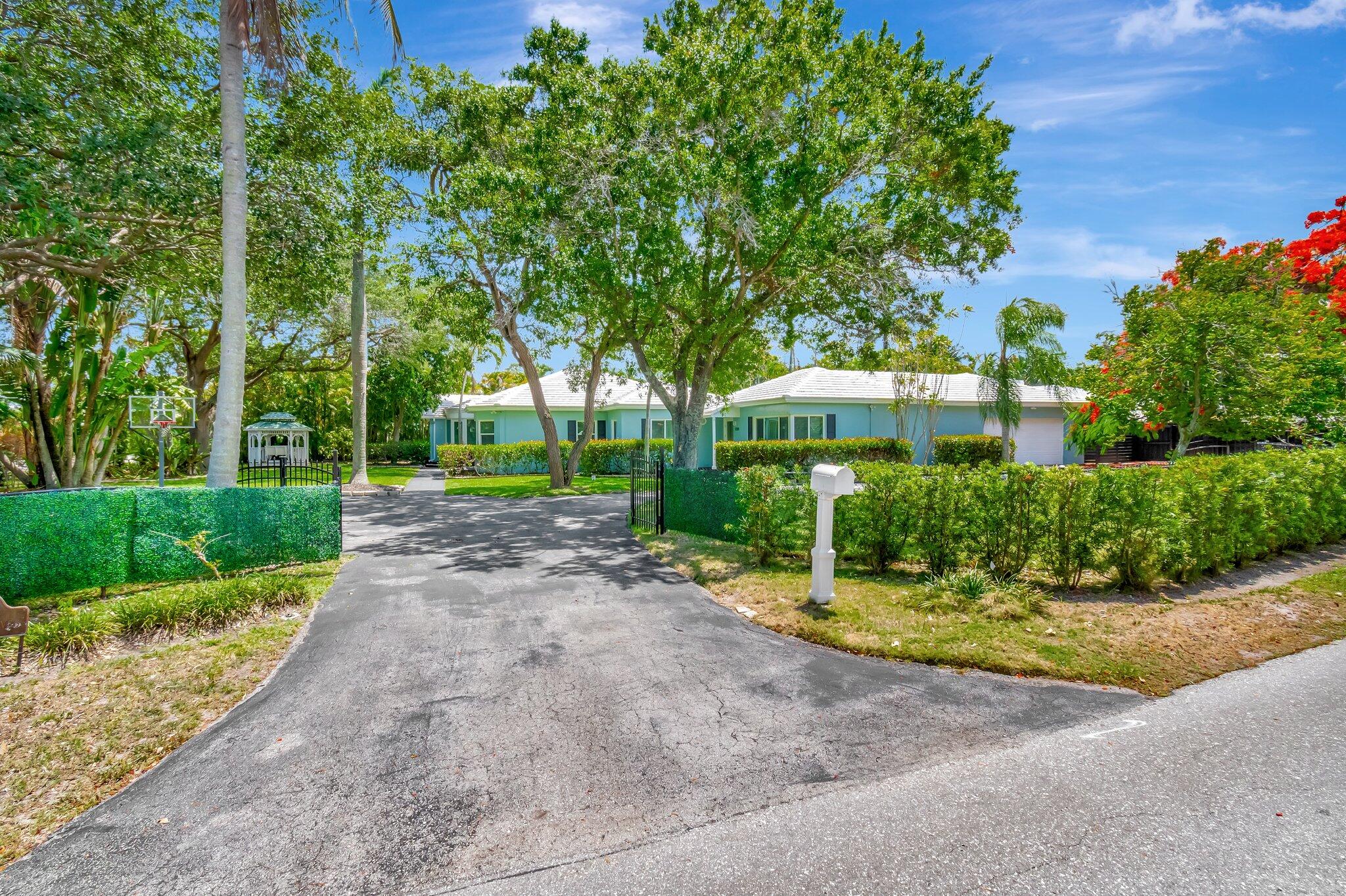 1220 N Swinton Avenue, Delray Beach FL 33444