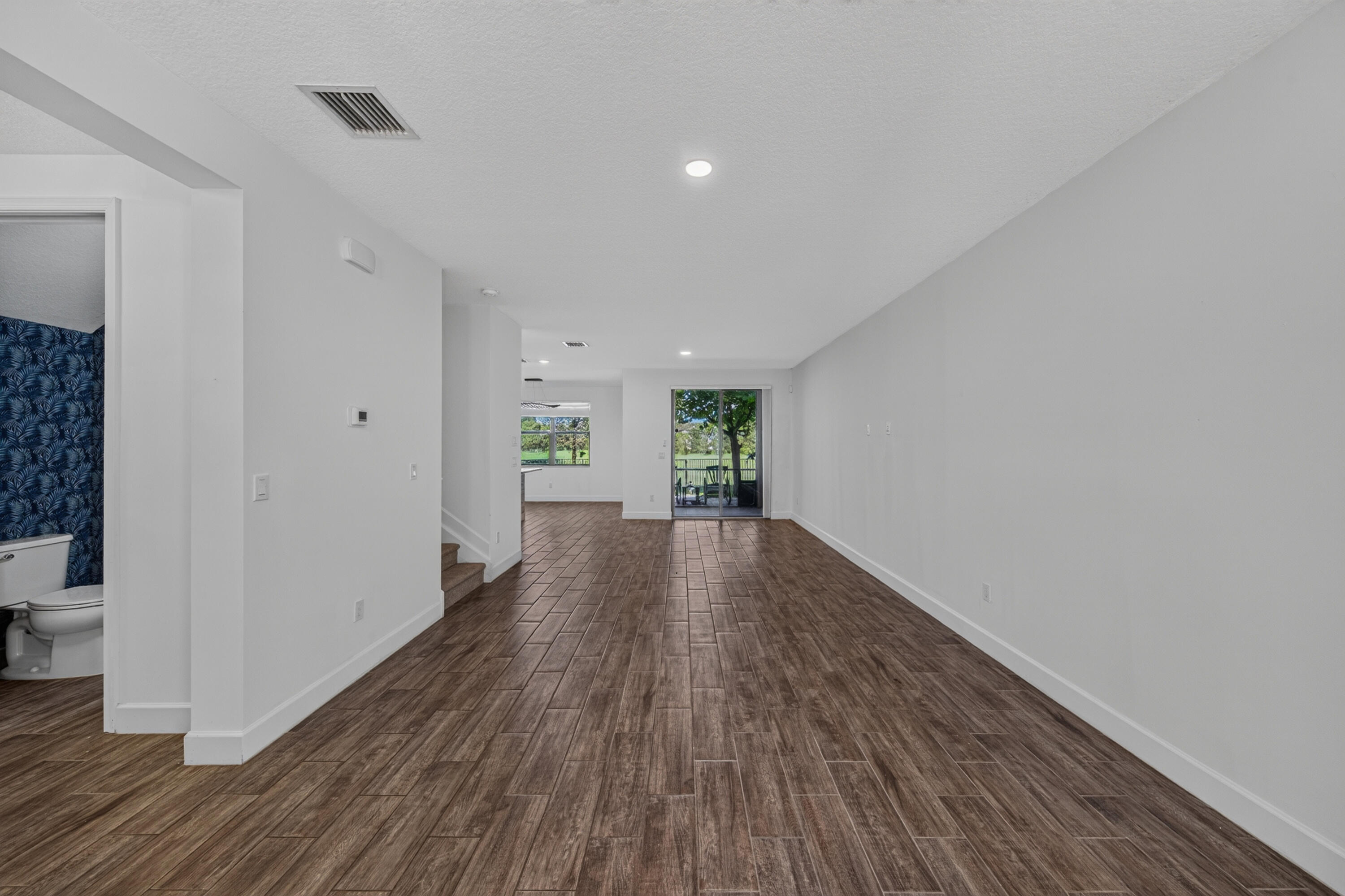 295 NW 33RD Lane — Photo 4