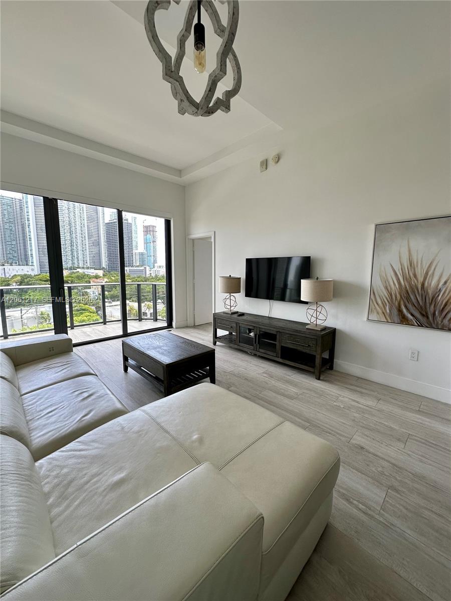 121 NE 34th St # L605, Miami FL 33137