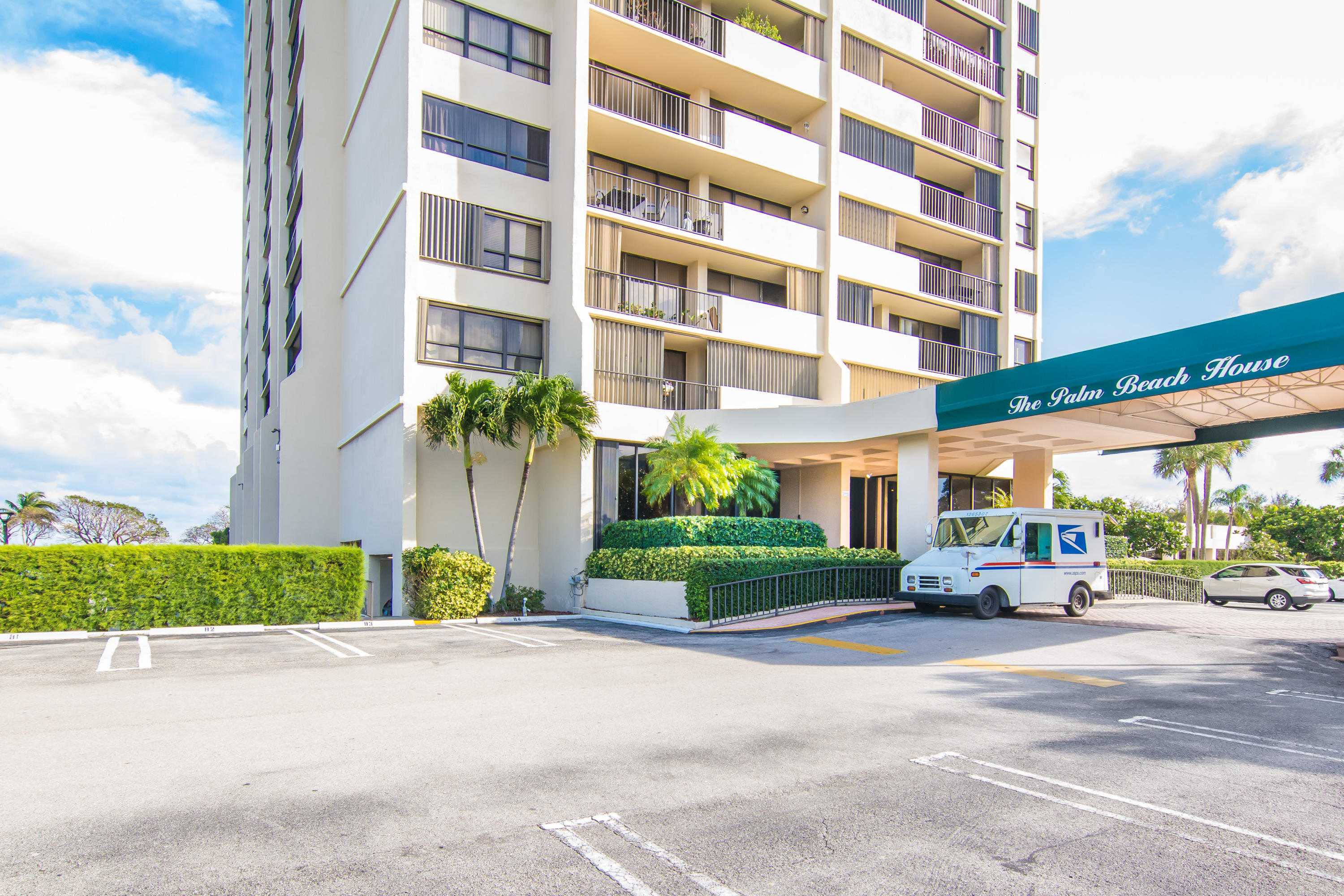 5600 N Flagler Drive # 1404, West Palm Beach FL 33407