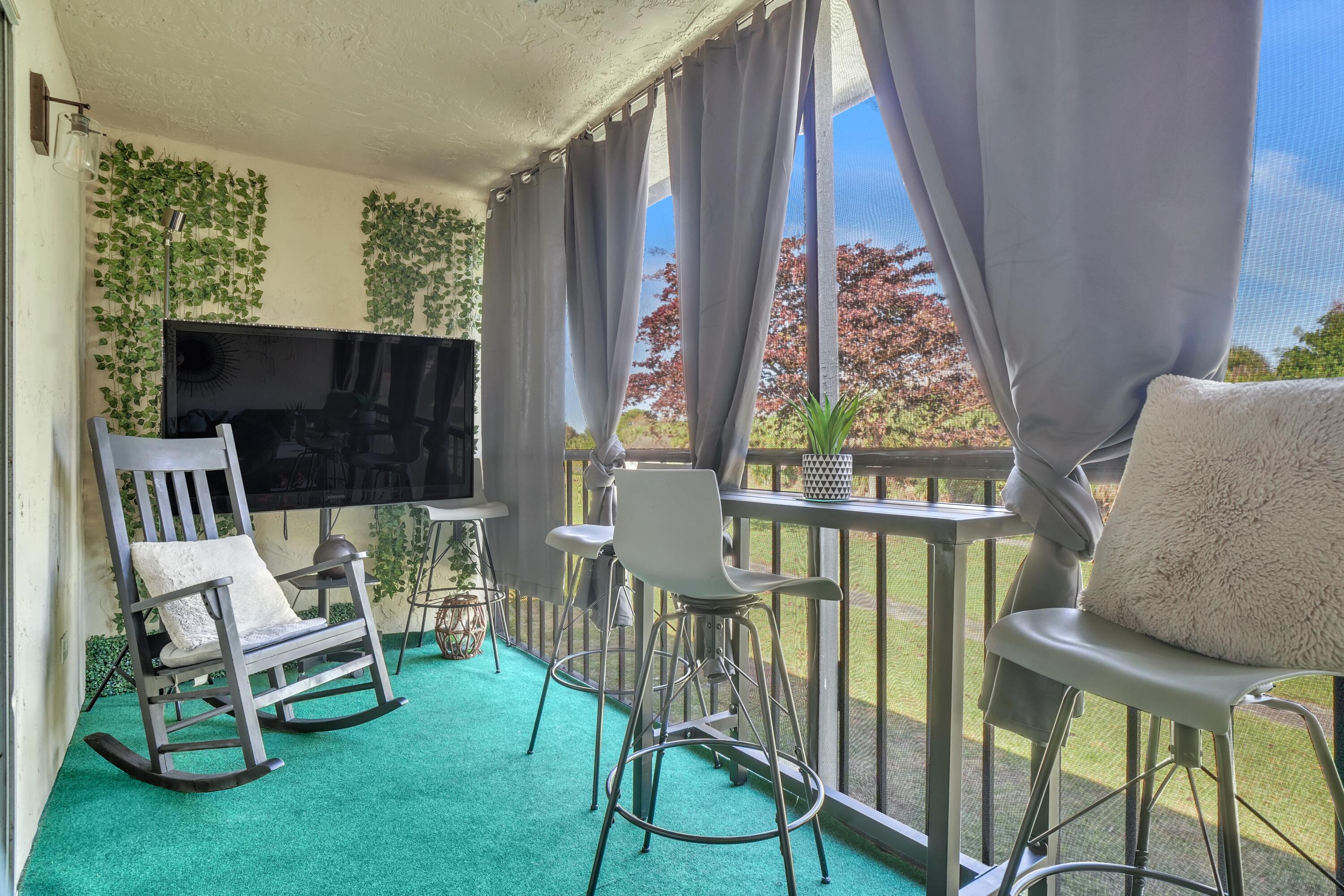 1423 Meadows Circle W, Boynton Beach FL 33436