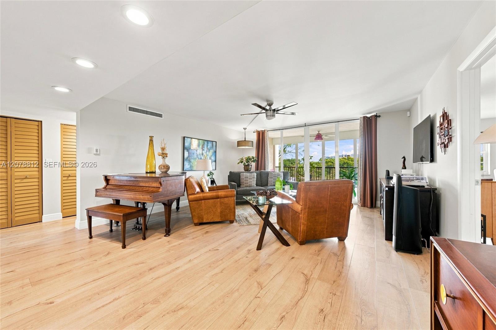 3940 Inverrary Blvd # A — Photo 5