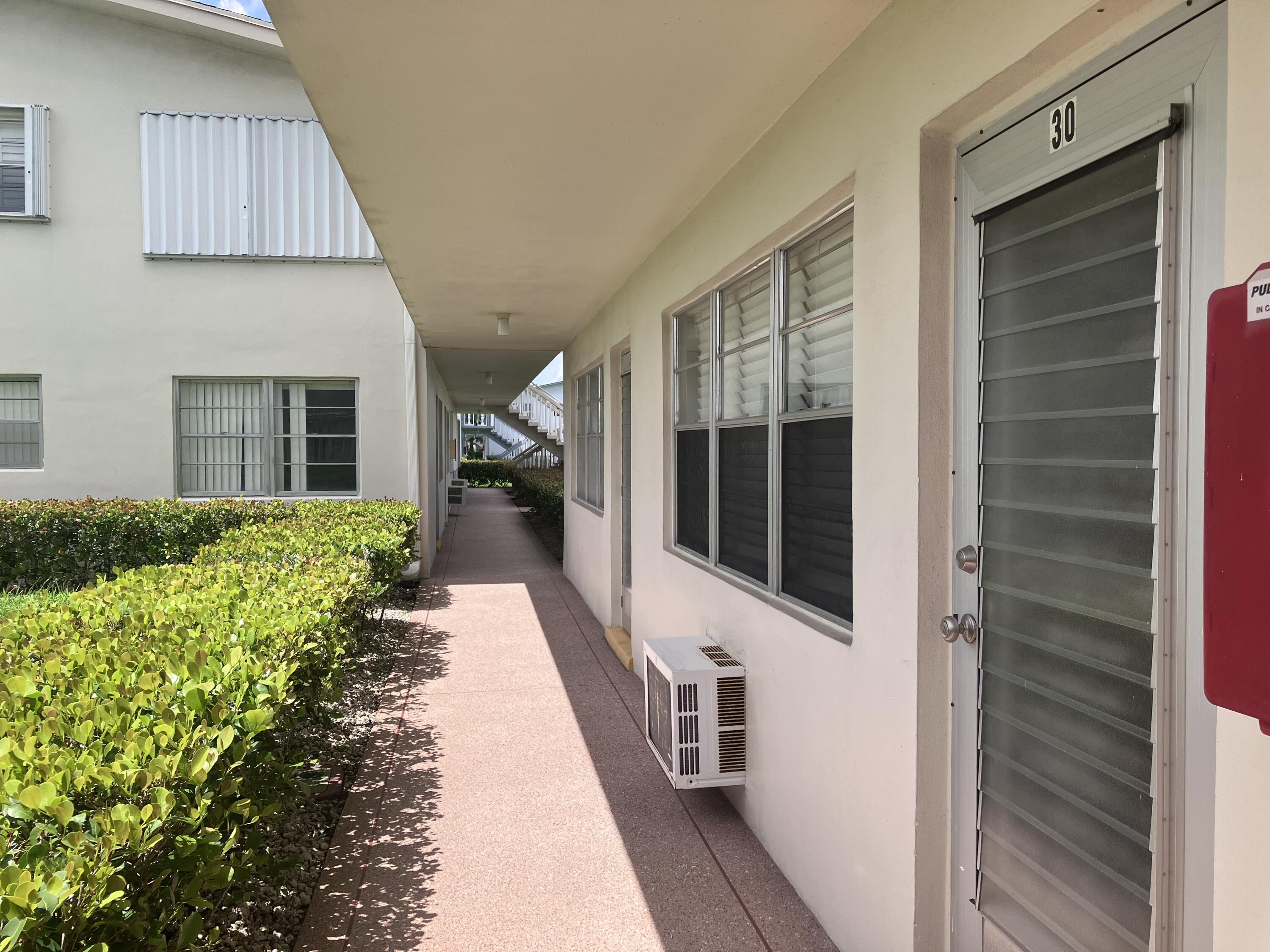 30 Chatham B — Photo 2