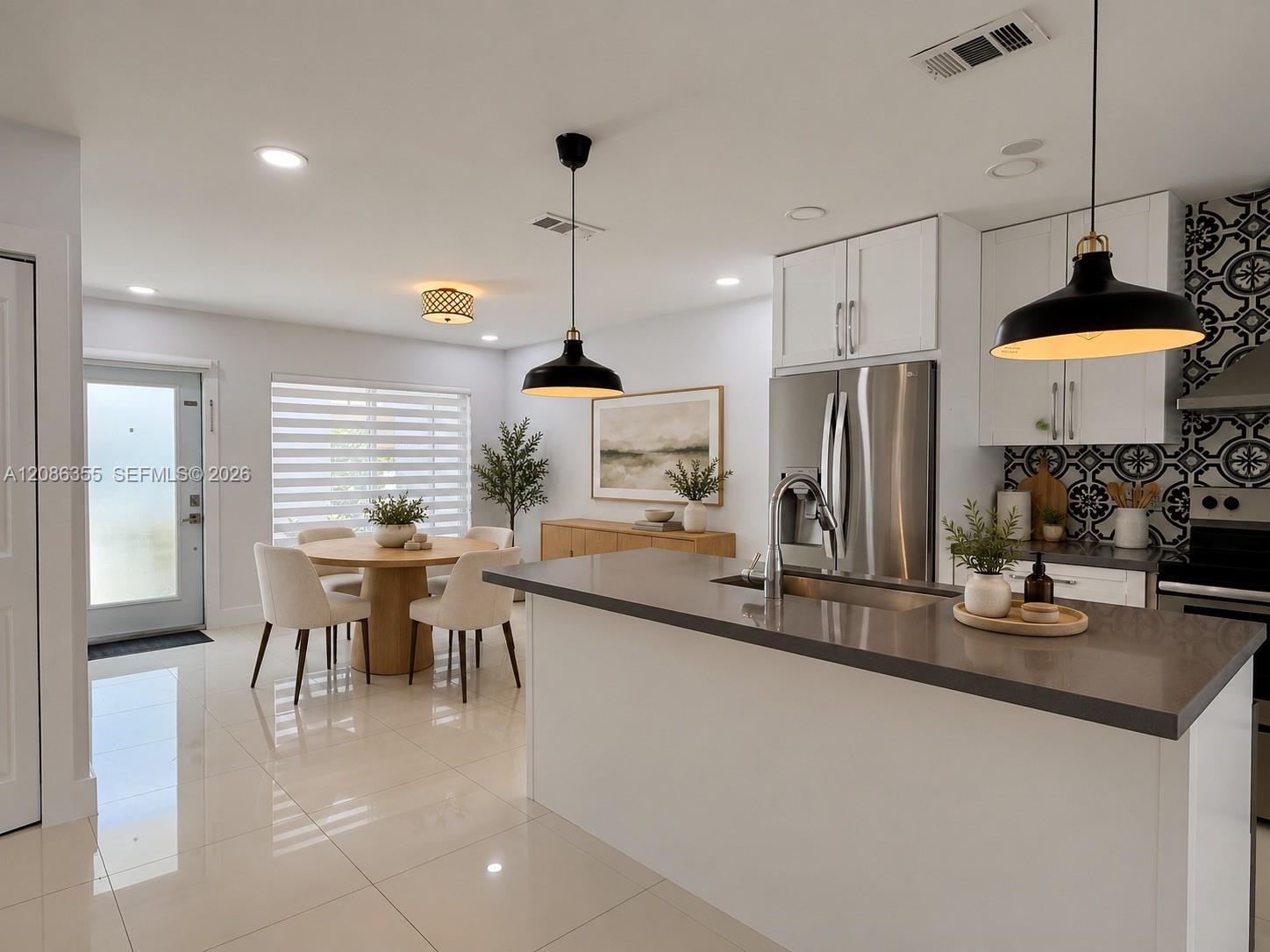 2420 SW 102nd Ave — Photo 3