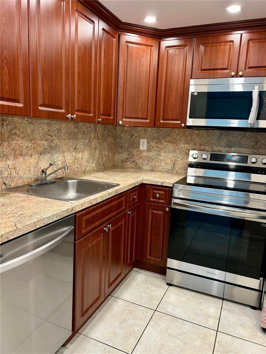 484 NW 165th St Rd # 316 — Photo 3