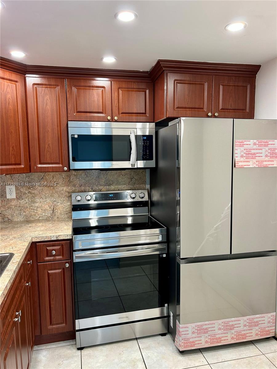 484 NW 165th St Rd # 316 — Photo 4