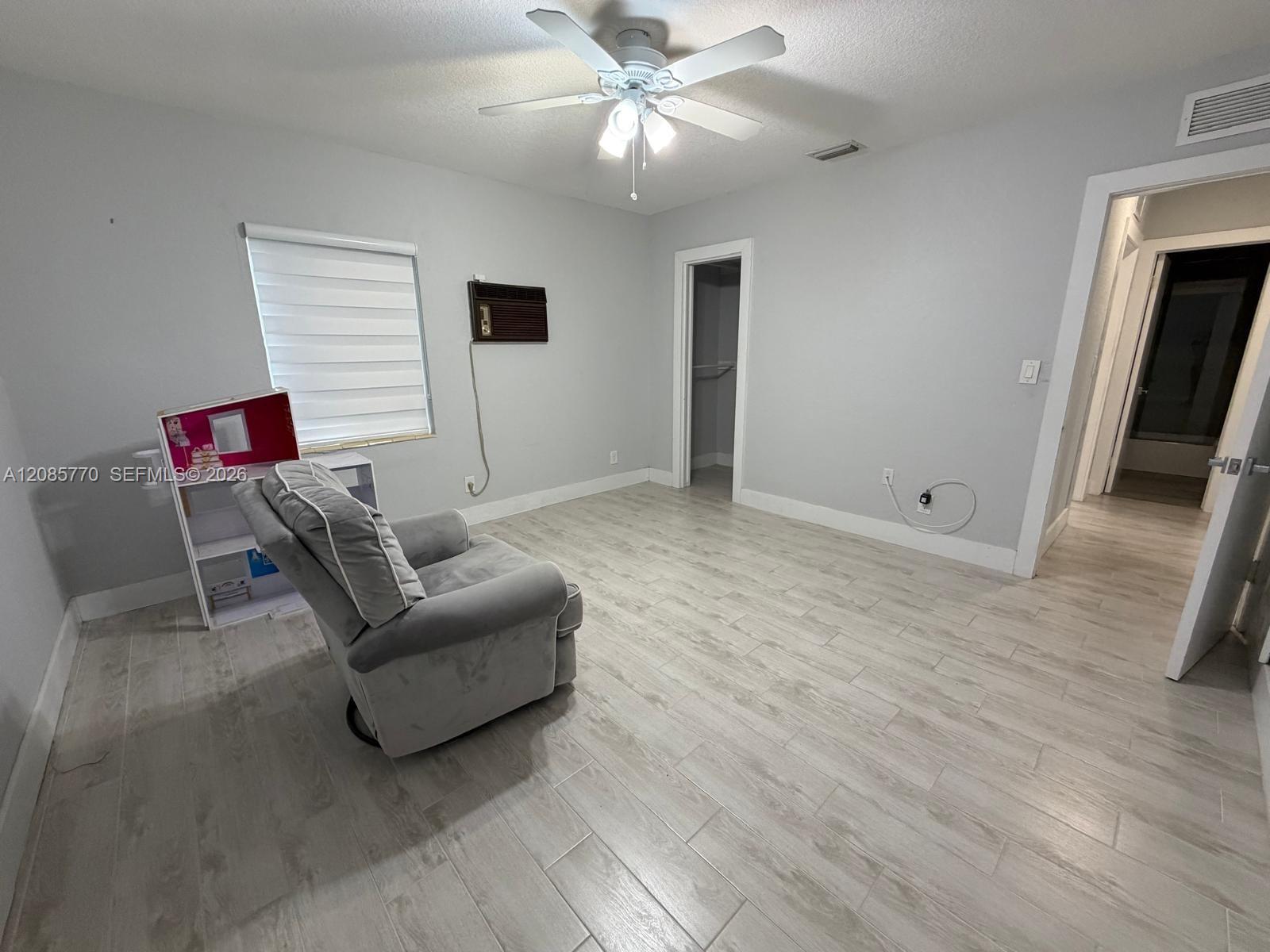 630 SW 46th Ave — Photo 4
