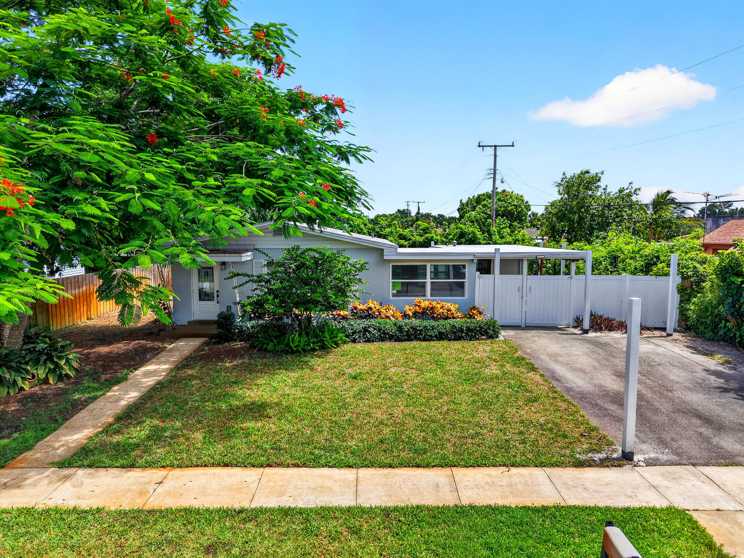 1446 W Perry Street, Lantana FL 33462