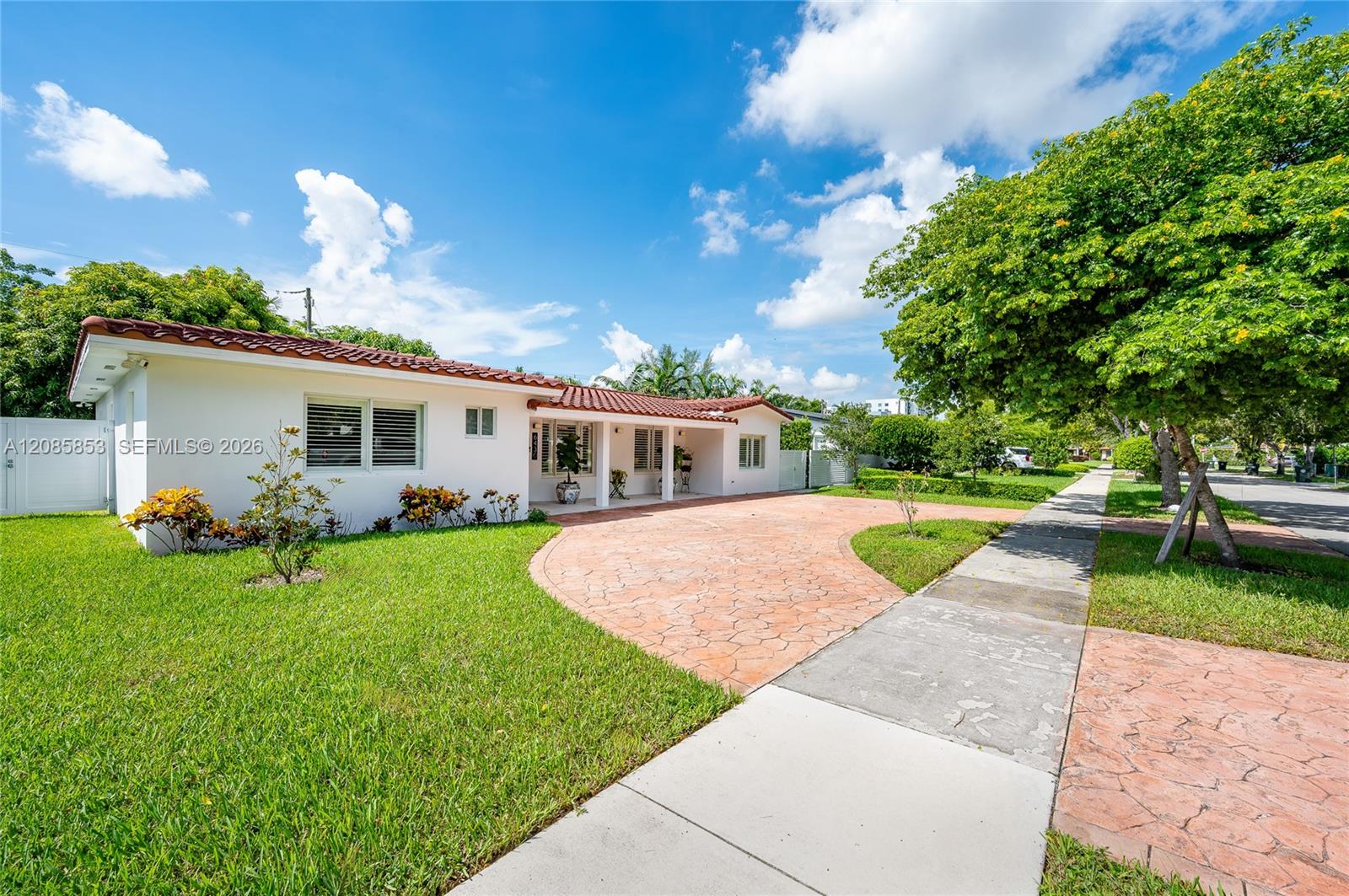 6430 SW 21 St — Photo 3