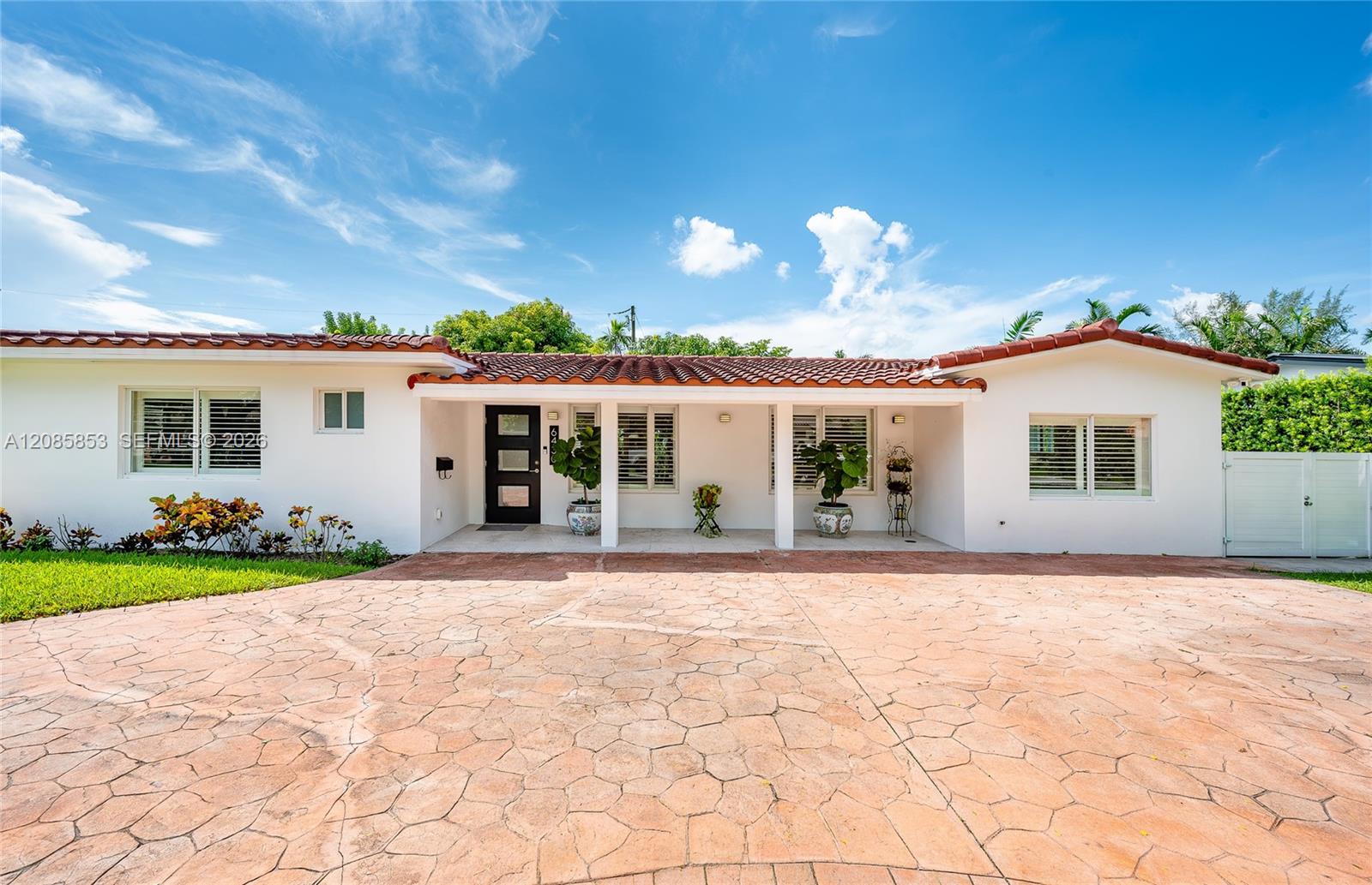 6430 SW 21 St — Photo 4