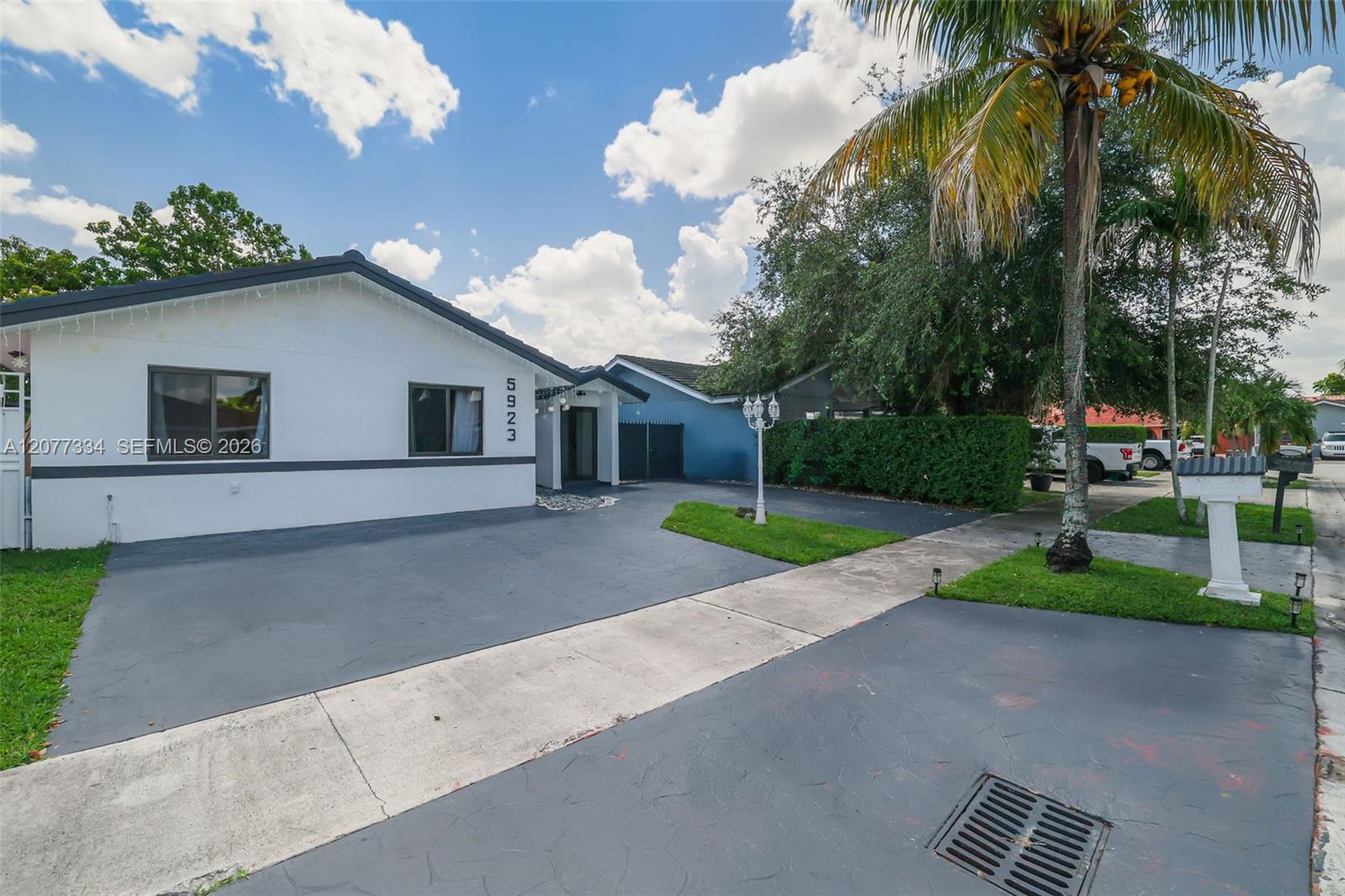 5923 SW 147th Pl — Photo 3