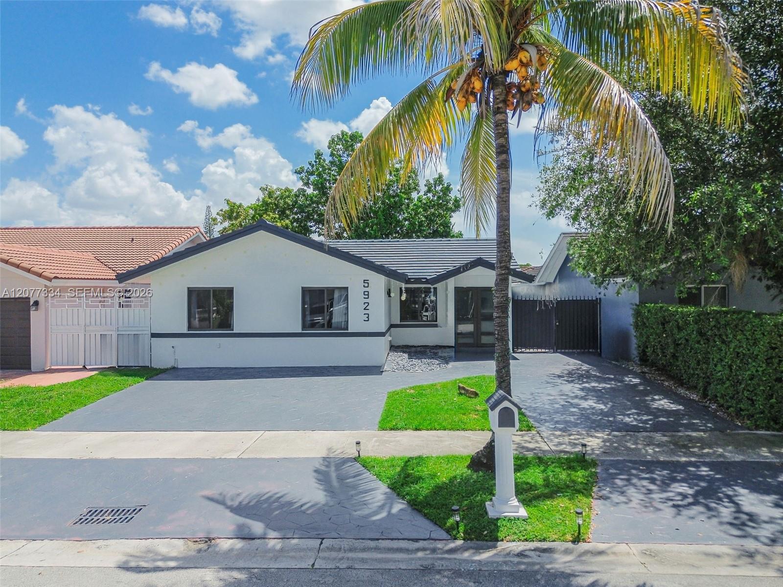5923 SW 147th Pl — Photo 4