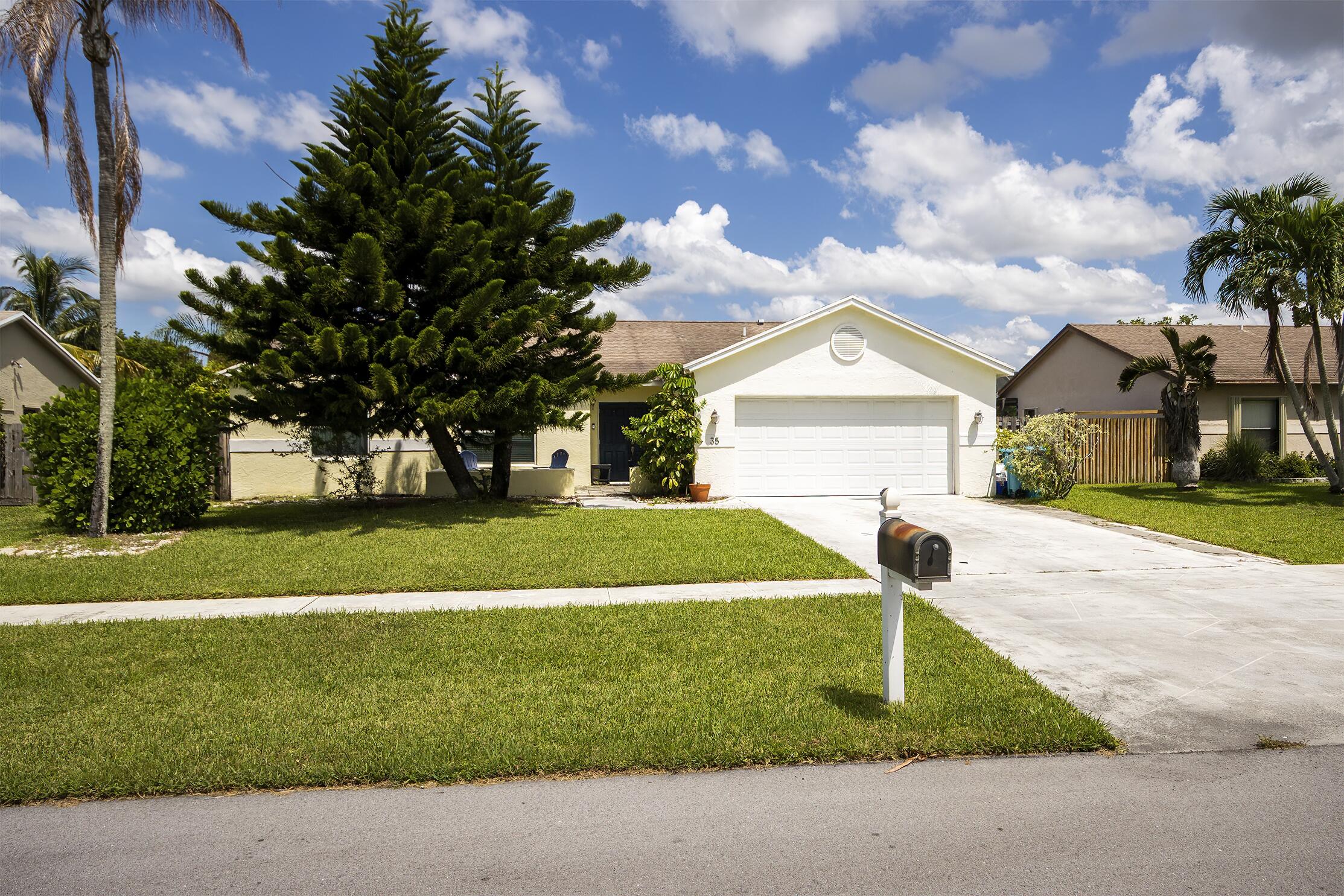 35 CEDAR Circle, Boynton Beach FL 33436