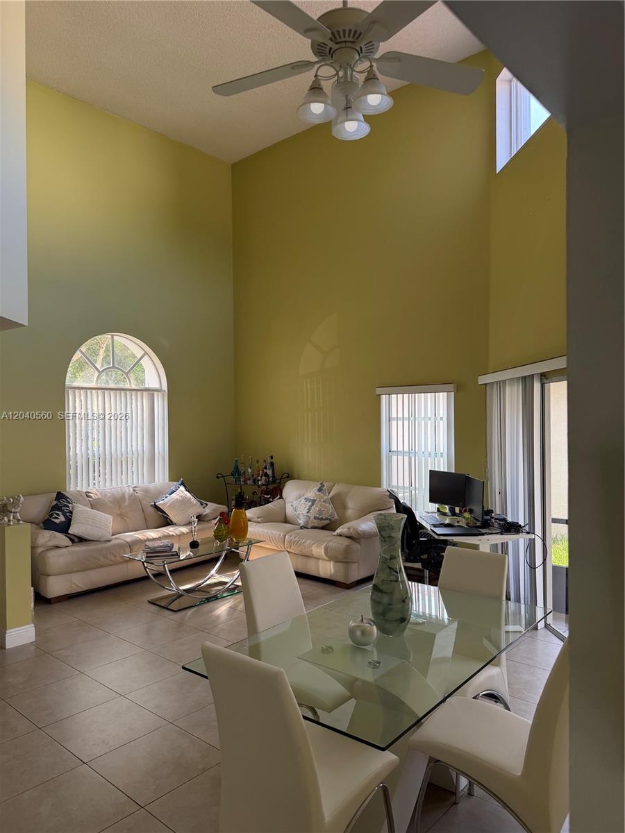 1335 Seagrape Cir — Photo 4