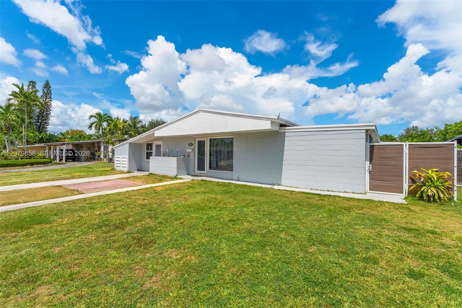 9741 Bahama Dr — Photo 2