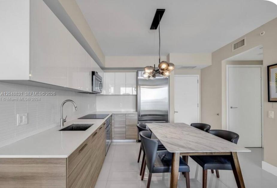 1300 Brickell Bay Dr # 2208, Miami FL 33131