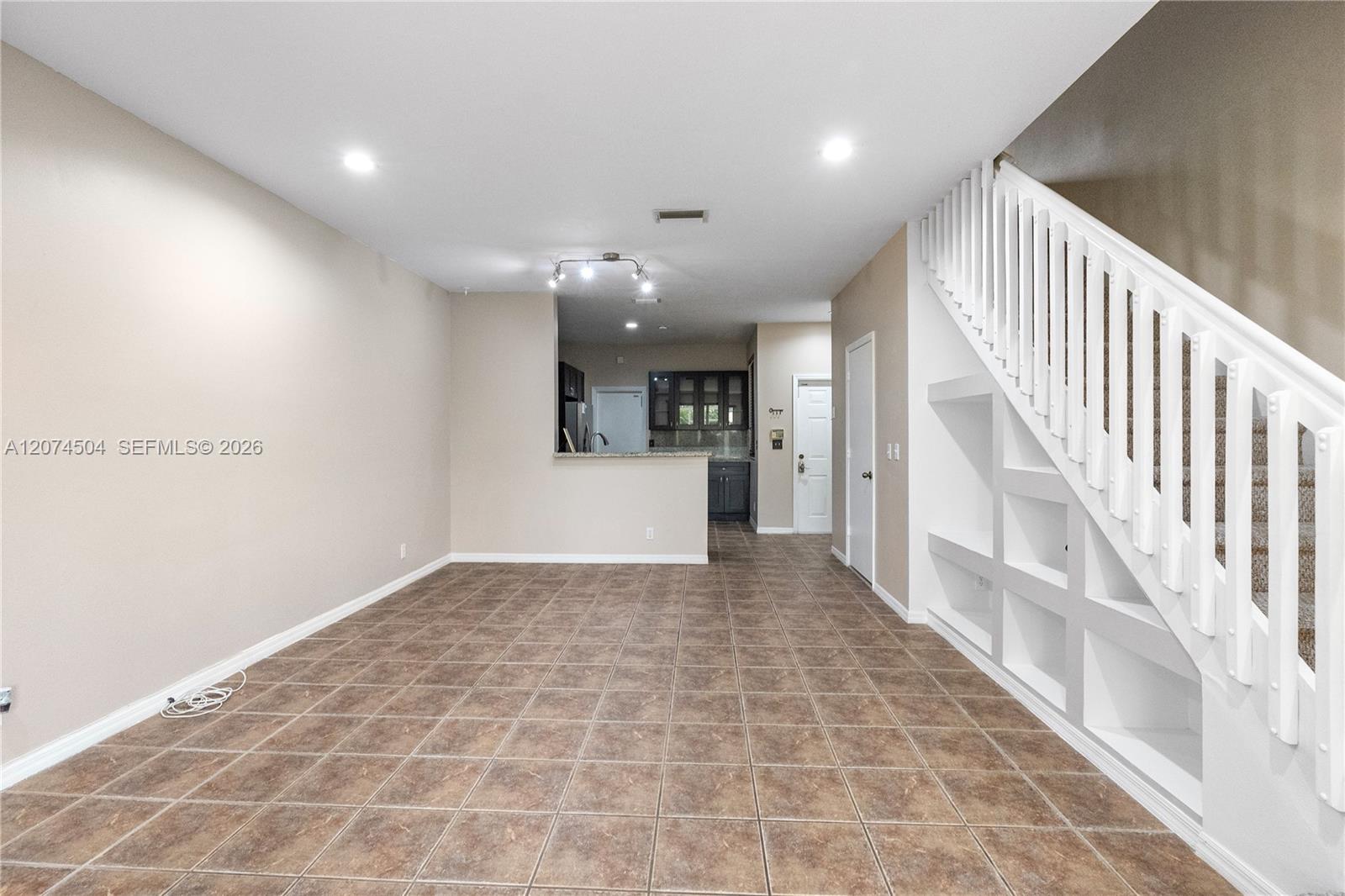 2082 Madeira Dr # 2082 — Photo 5