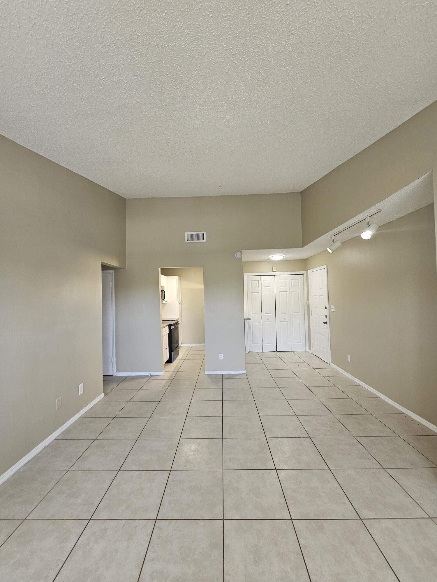 2307 N CONGRESS Avenue # 34 — Photo 2