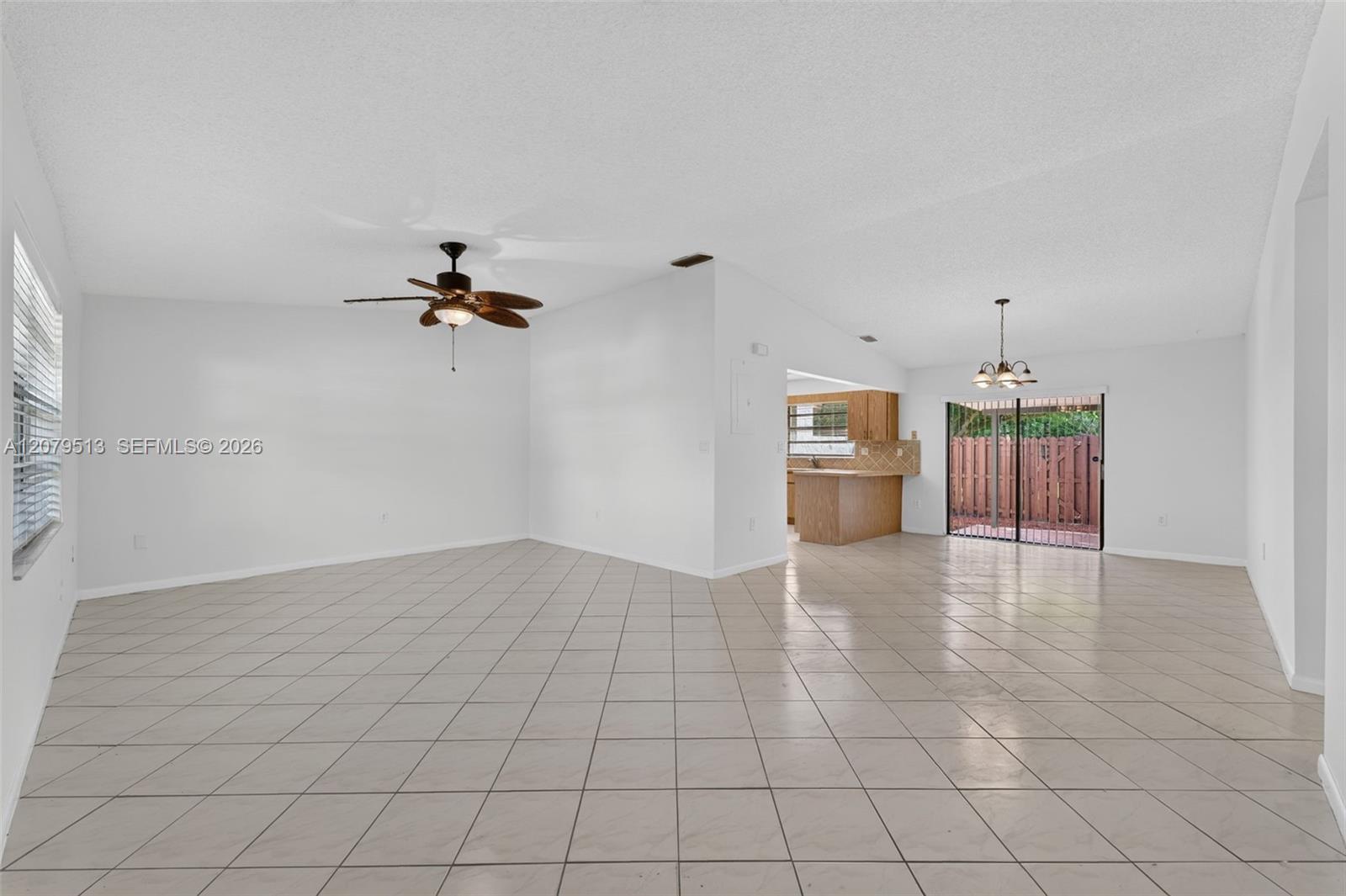 5736 SW 112th Ter — Photo 4
