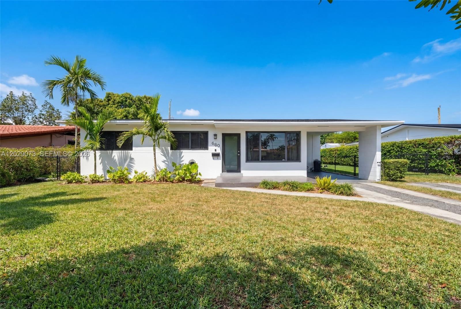 680 W 50th Pl, Hialeah FL 33012