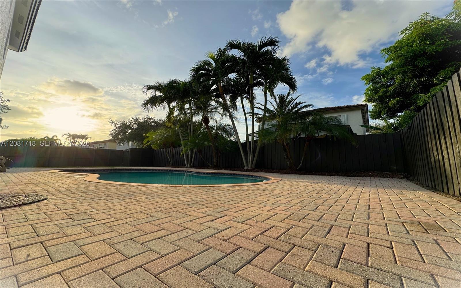 15813 SW 140th St — Photo 4