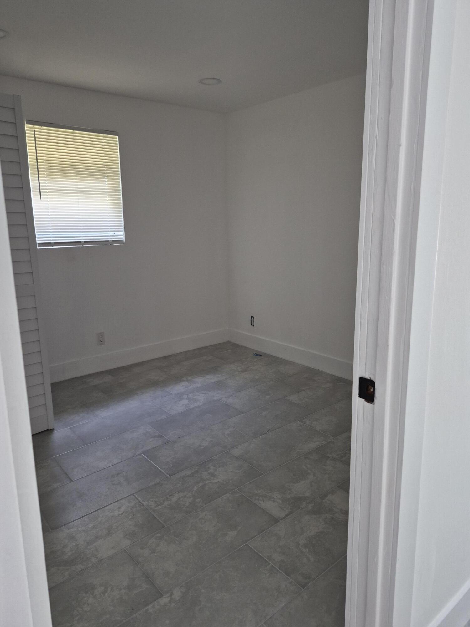 313 SW 1st Terrace — Photo 4