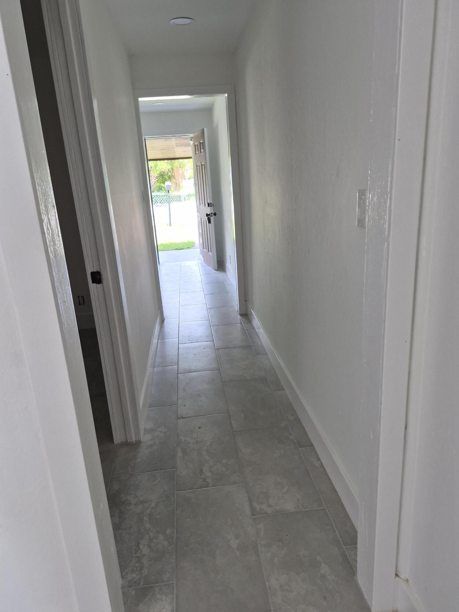 313 SW 1st Terrace — Photo 3