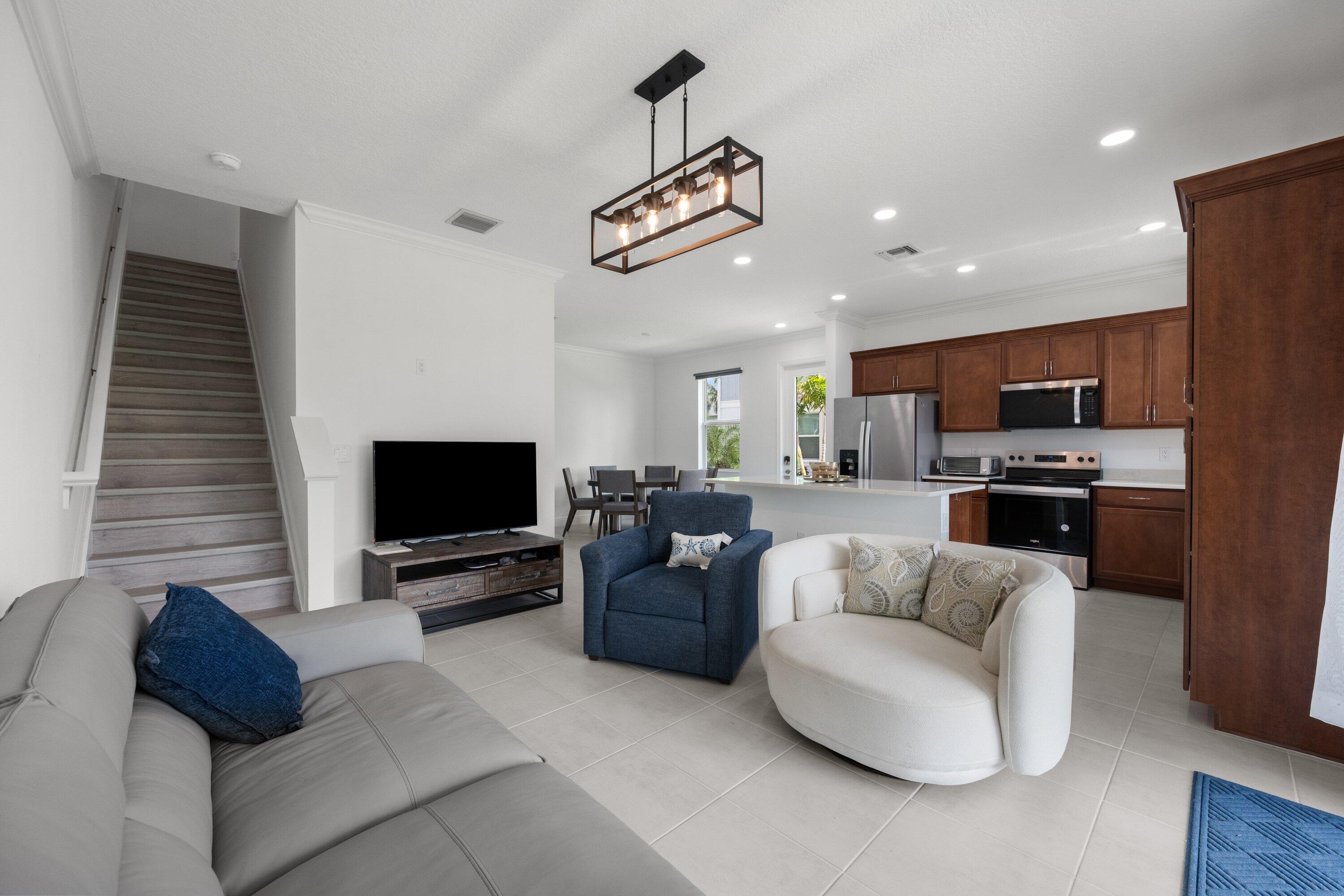 4574 Longwood Lake Square — Photo 3
