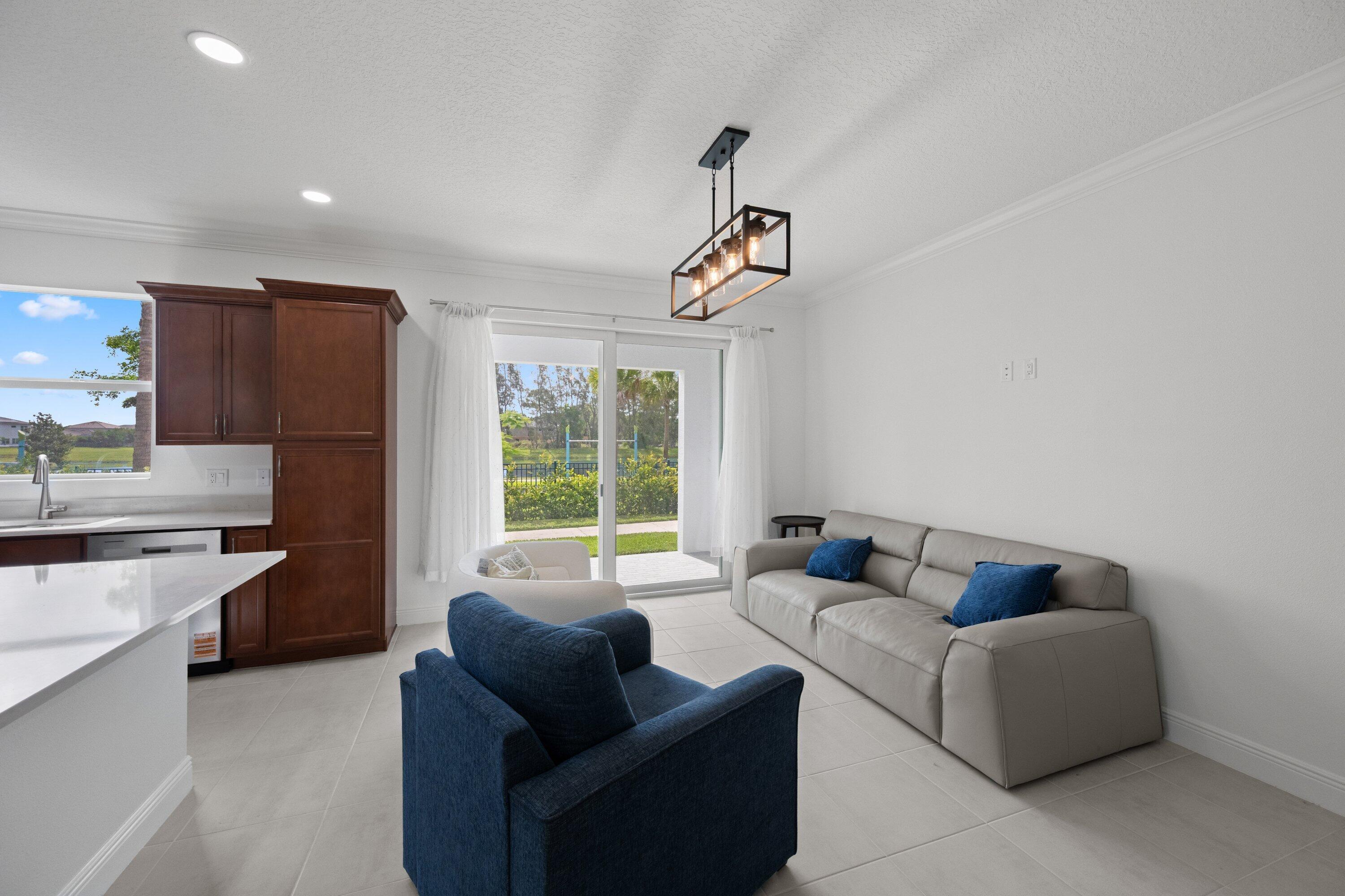 4574 Longwood Lake Square — Photo 5