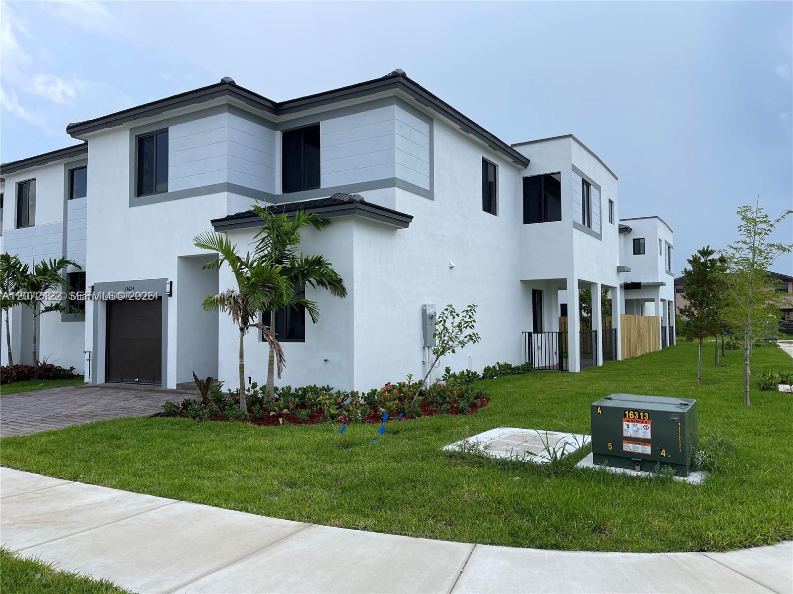 13624 SW 158th Ave — Photo 2