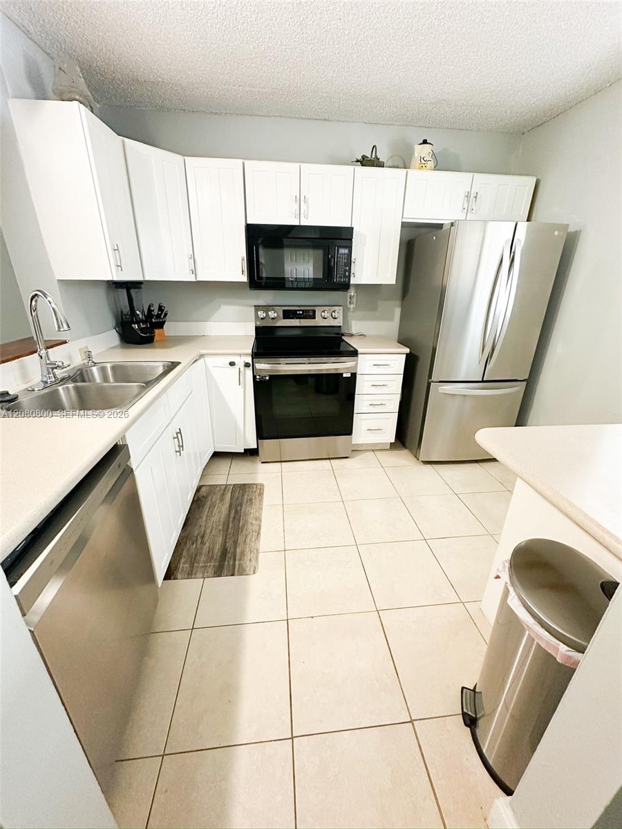 2860 Somerset Dr # 400K — Photo 2