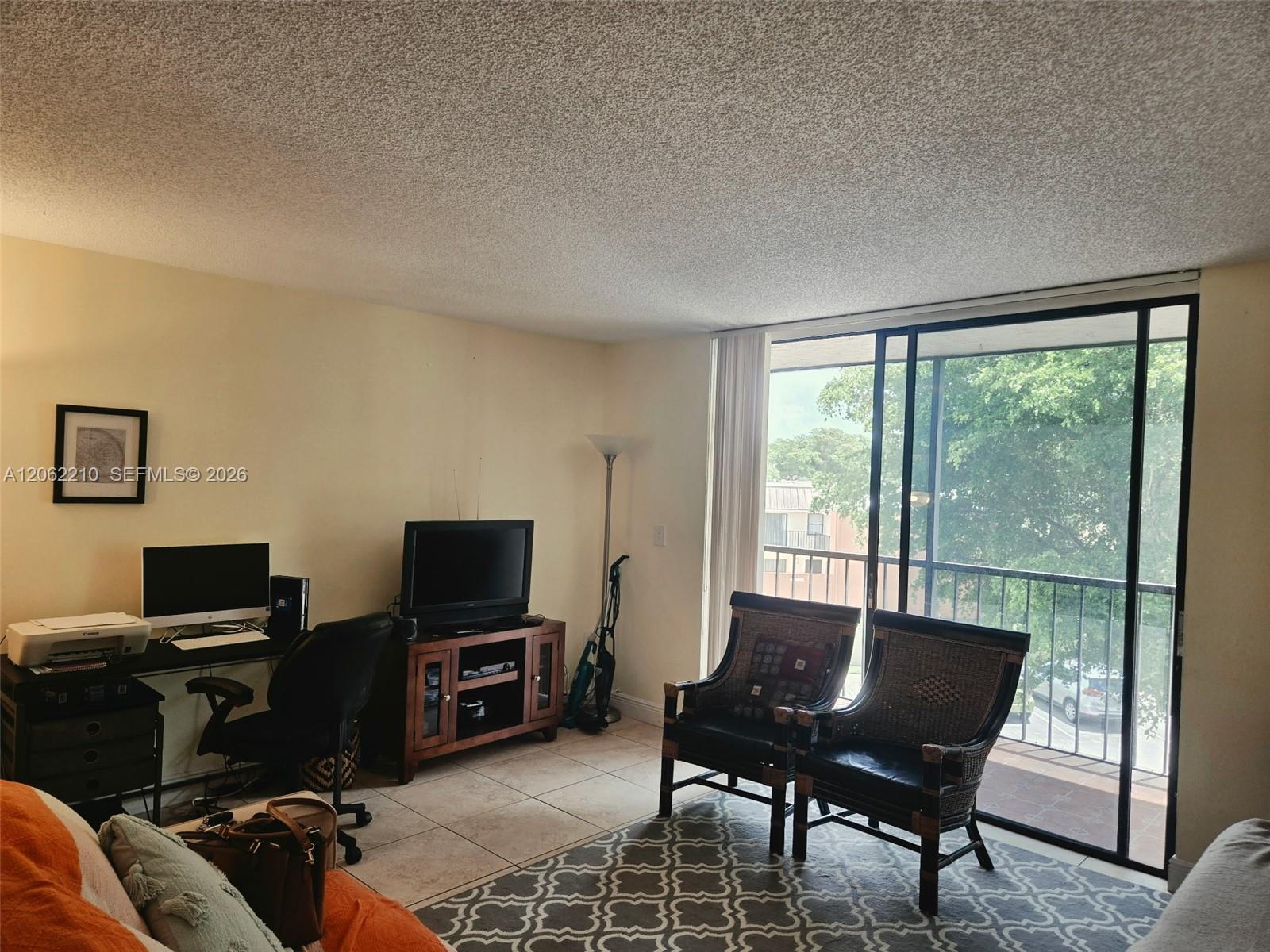 8065 SW 107th Ave # 301 — Photo 4