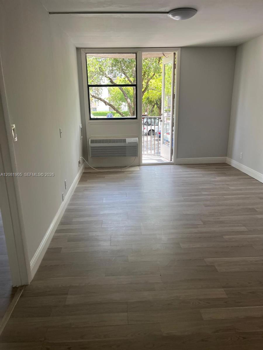 2701 Riverside Dr # B — Photo 4
