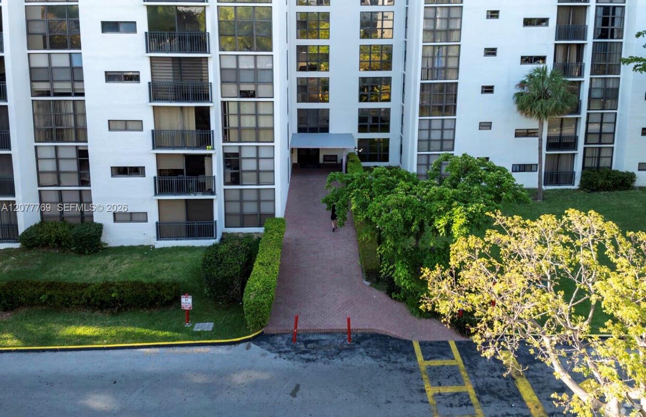 17011 N Bay Rd # 215 — Photo 2