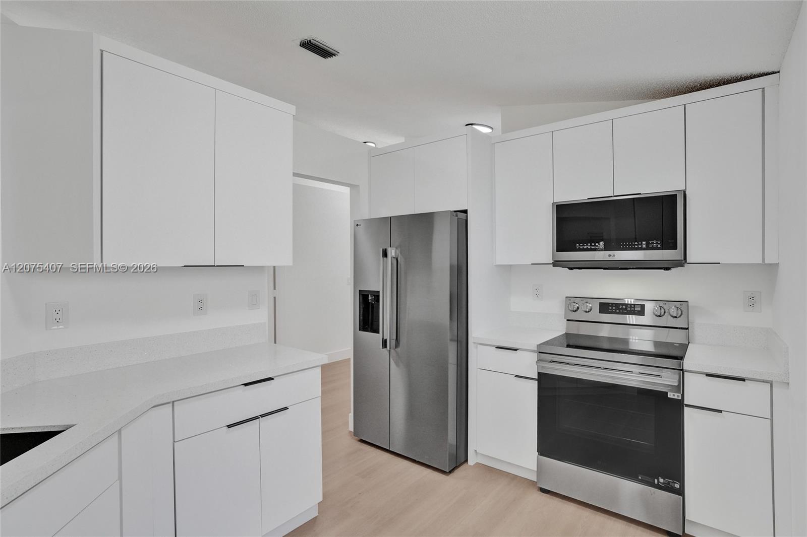 4114 Sapphire St — Photo 3