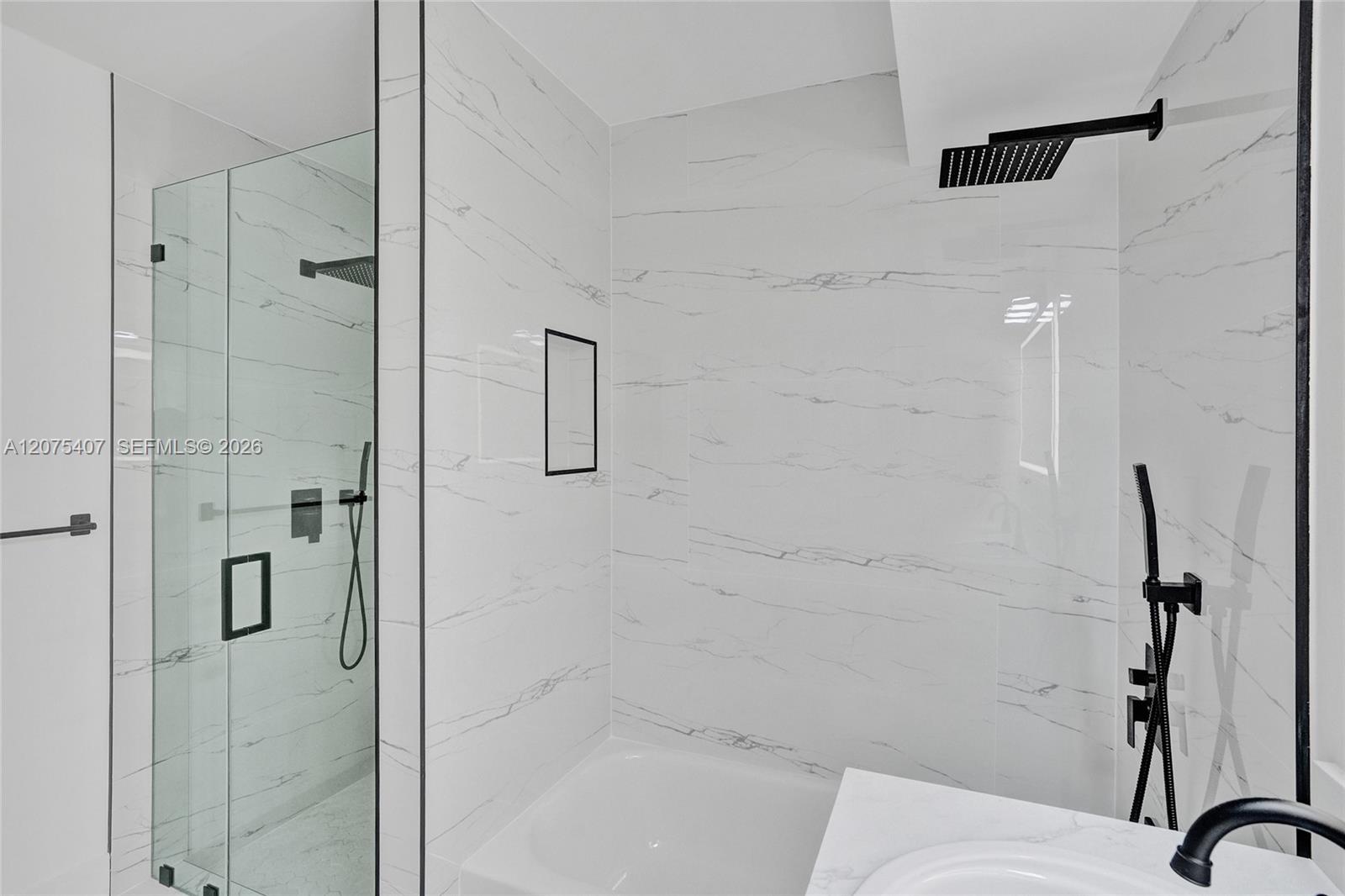 4114 Sapphire St — Photo 4