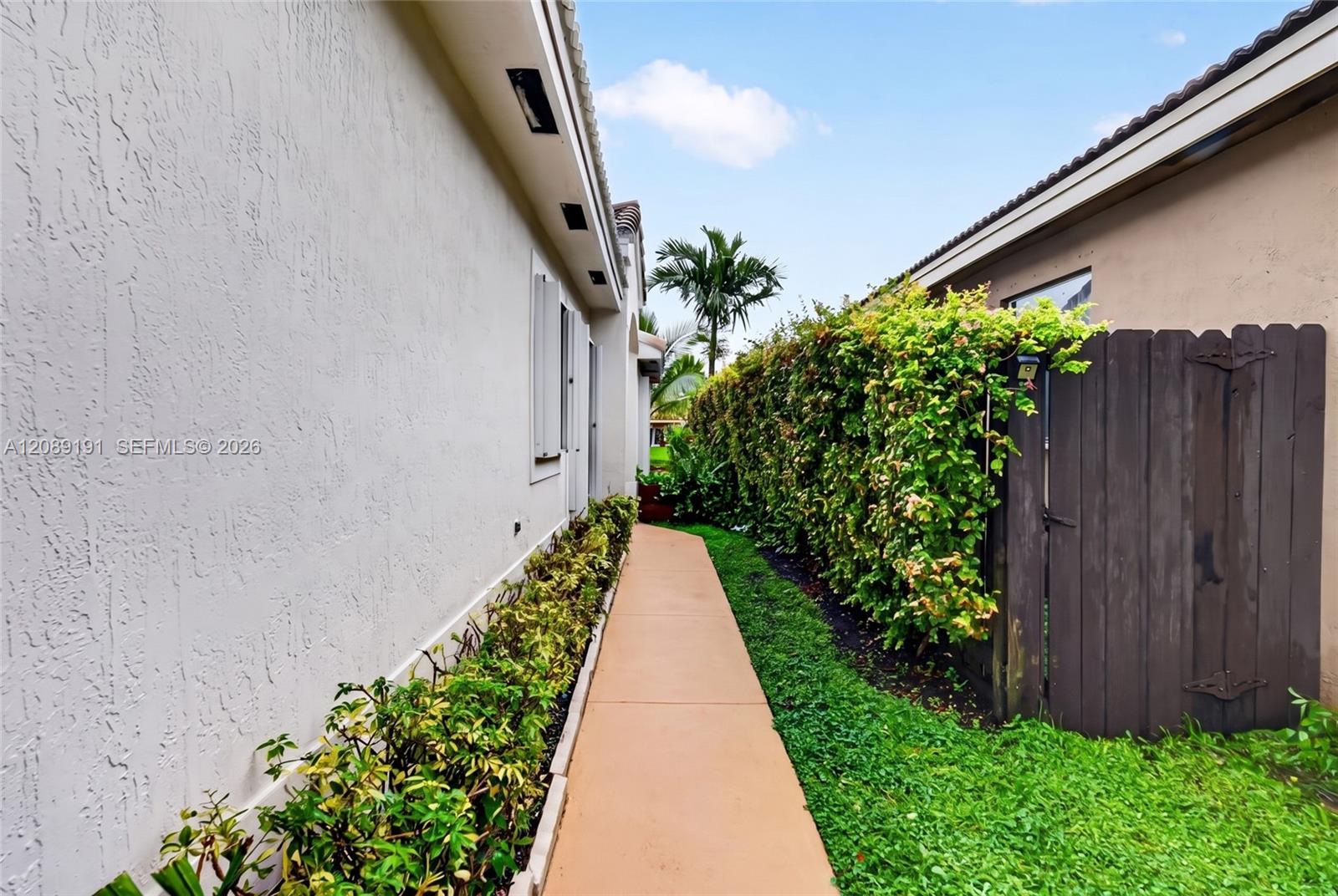 7557 SW 164th Ct — Photo 5