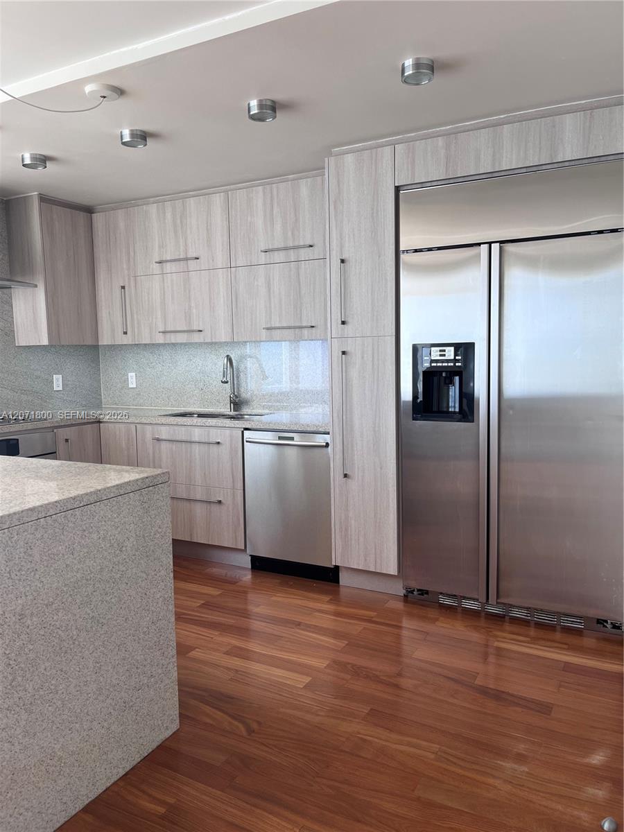 881 Ocean Dr # 18B — Photo 4