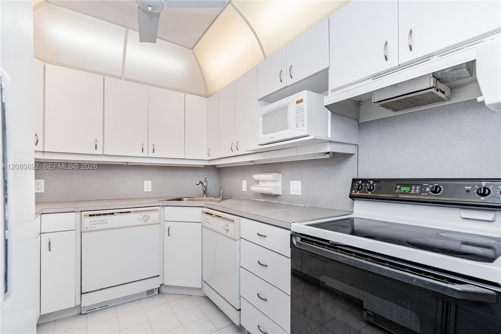 3625 N Country Club Dr # 901 — Photo 4