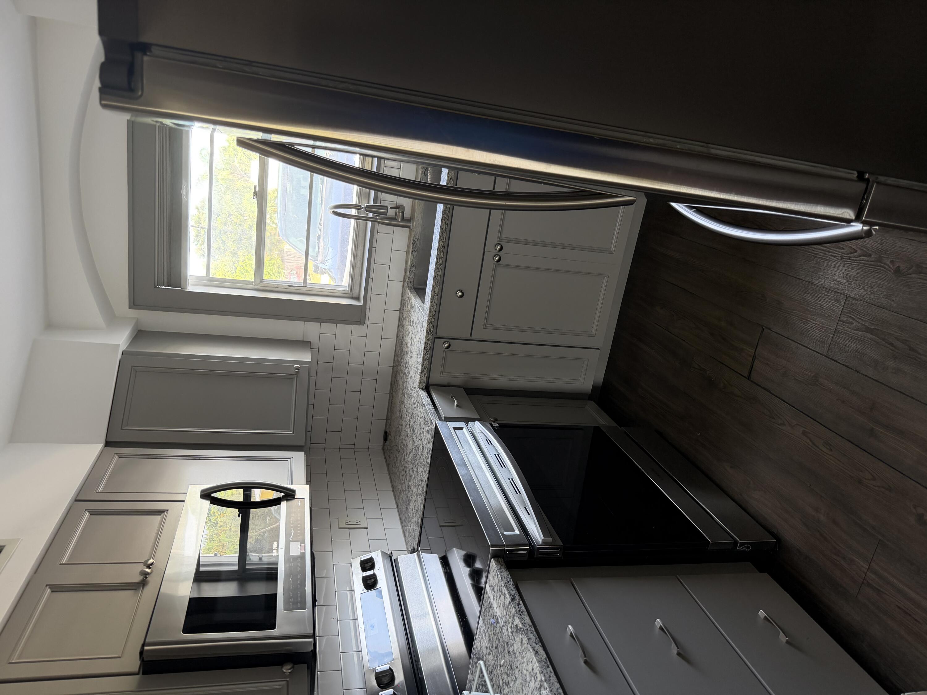 410 W Palm Street — Photo 3