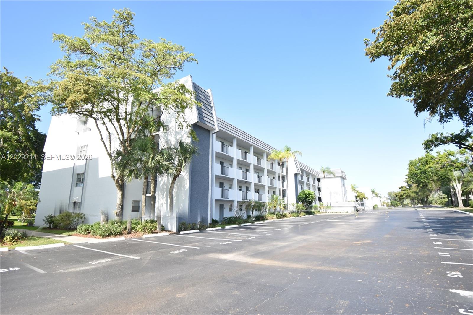 6080 NW 44th St # 201, Lauderhill FL 33319
