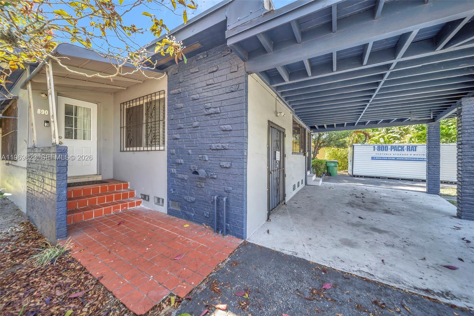 890 NE 138th St, North Miami FL 33161
