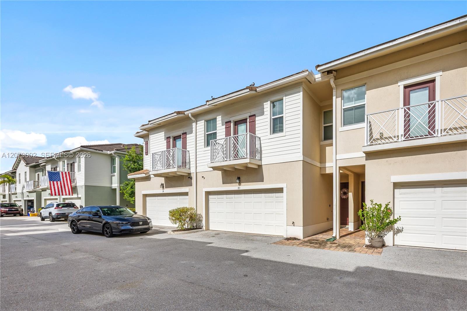 83 Palm Ln — Photo 2