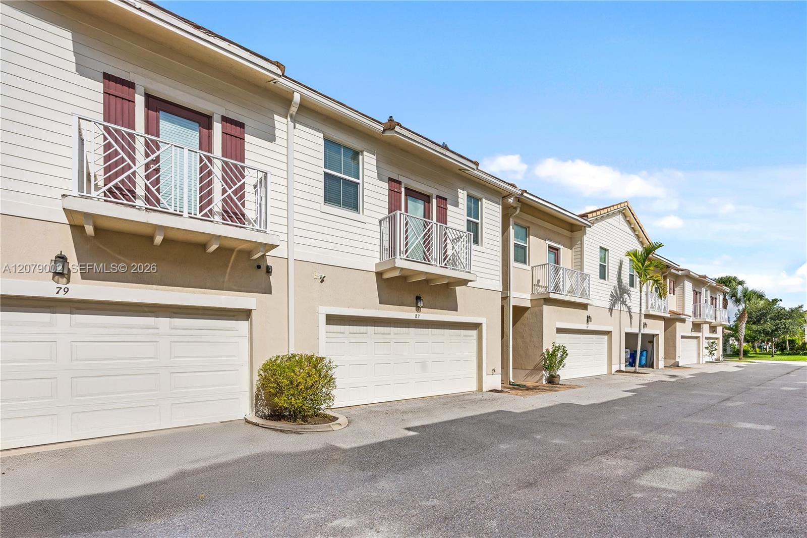 83 Palm Ln — Photo 3