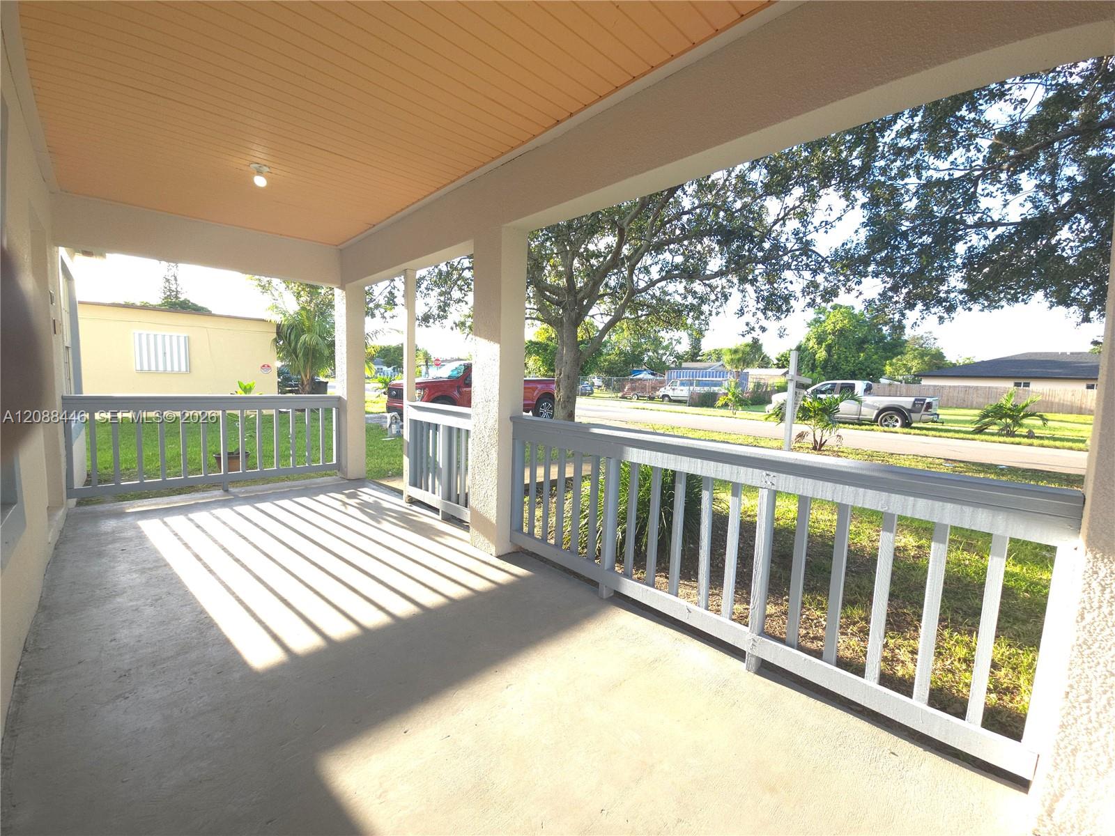 712 SW 6th St — Photo 3
